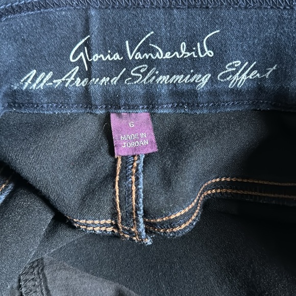 Gloria Vanderbilt - Picture 5 of 5